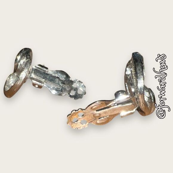 Vintage Silver Tone Clip On Earrings - Picture 4 of 12